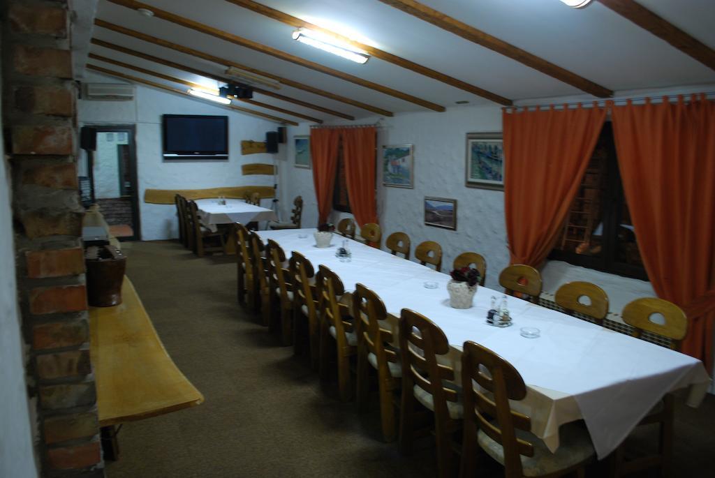 Motel Kiwi Grude Екстериор снимка