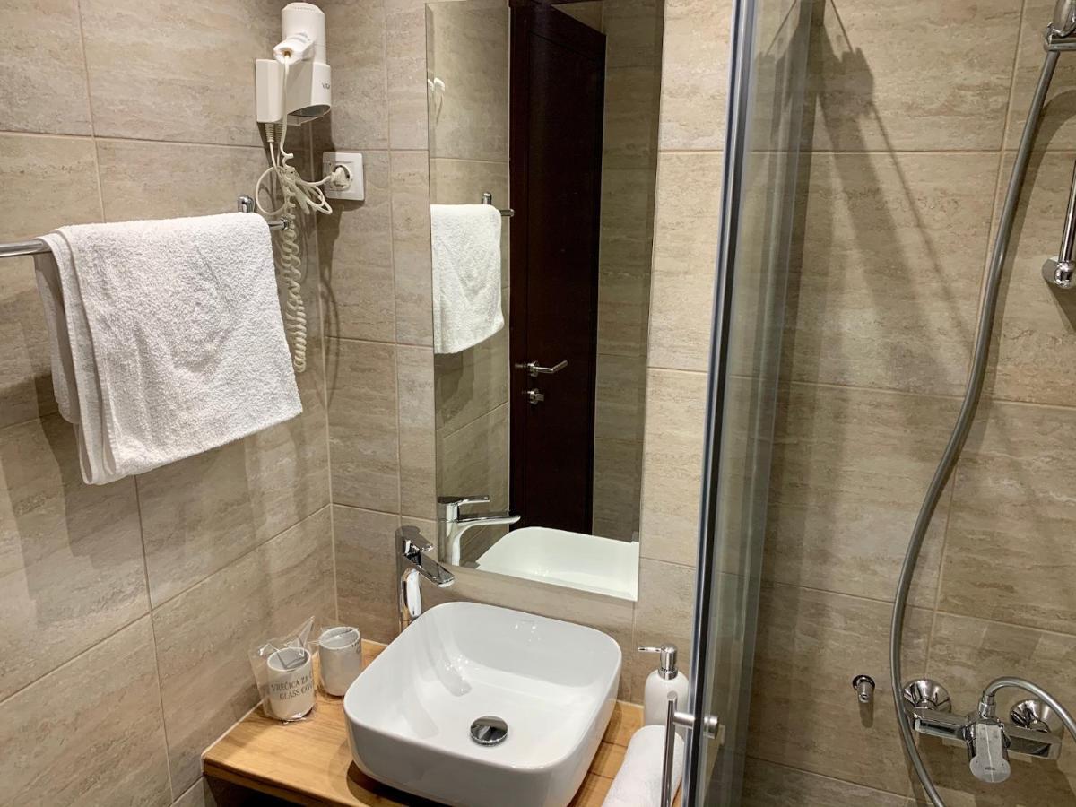 Motel Kiwi Grude Екстериор снимка